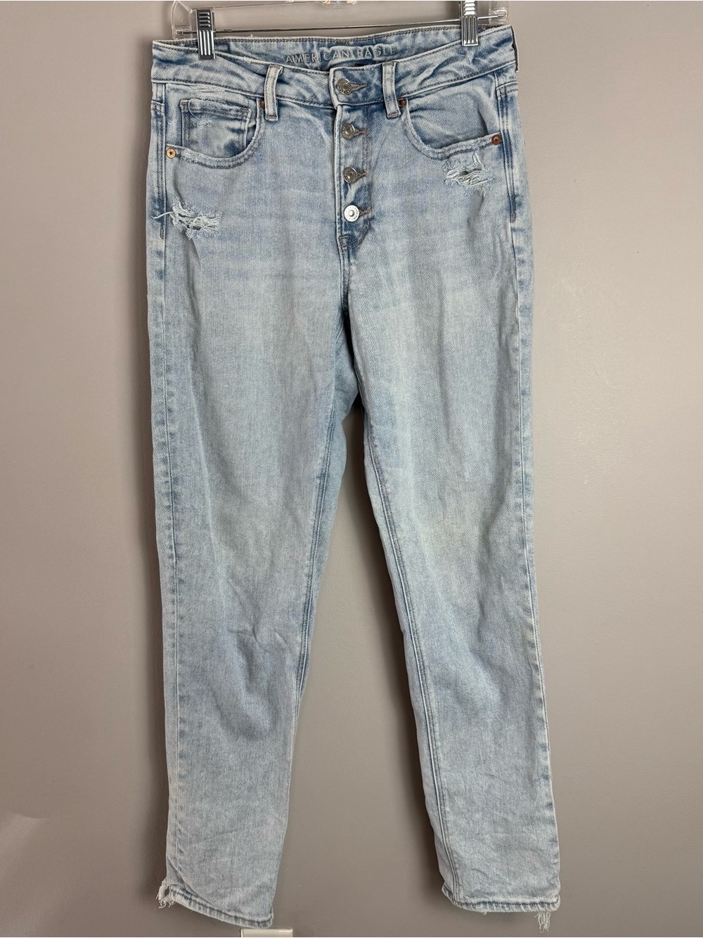American Eagle Light Wash Distressed Button Fly Mom Jeans Size 6 Long